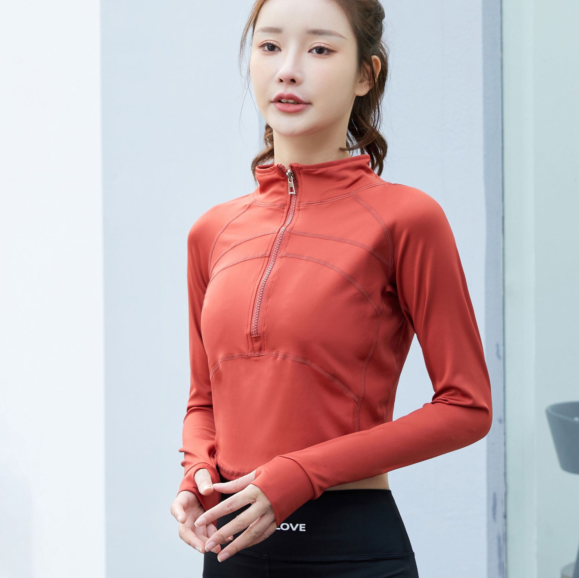 Koszulka do jogi z zamkiem błyskawicznym dla kobiet, długi rękaw, nowy styl na rok 2024, dopasowany krój, jesienno-zimowa koszulka fitness do biegania_voghion.com