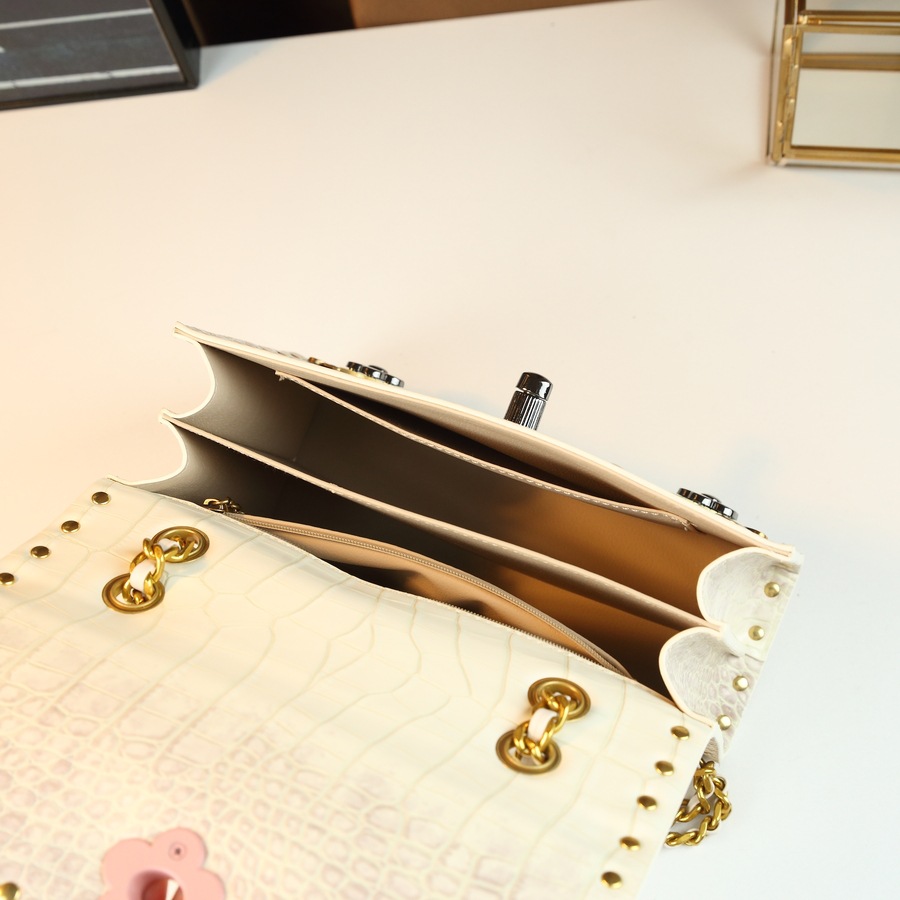 High-end Small Square Handbag With Lace Trim And Lock Clasp_voghion.com