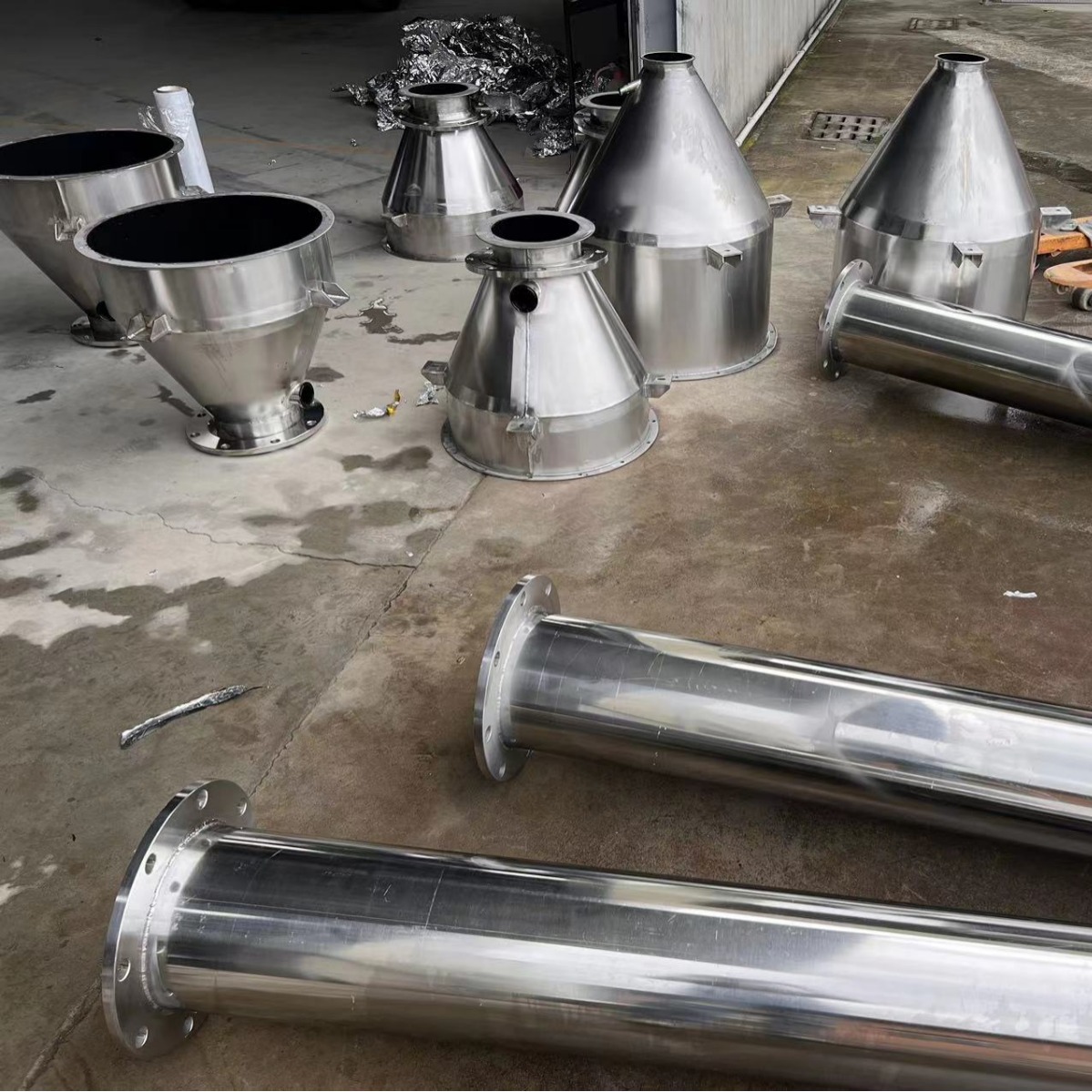 跨境直供定 制现货不锈钢新能源机械管道储罐喷涂聚四氟乙烯加工