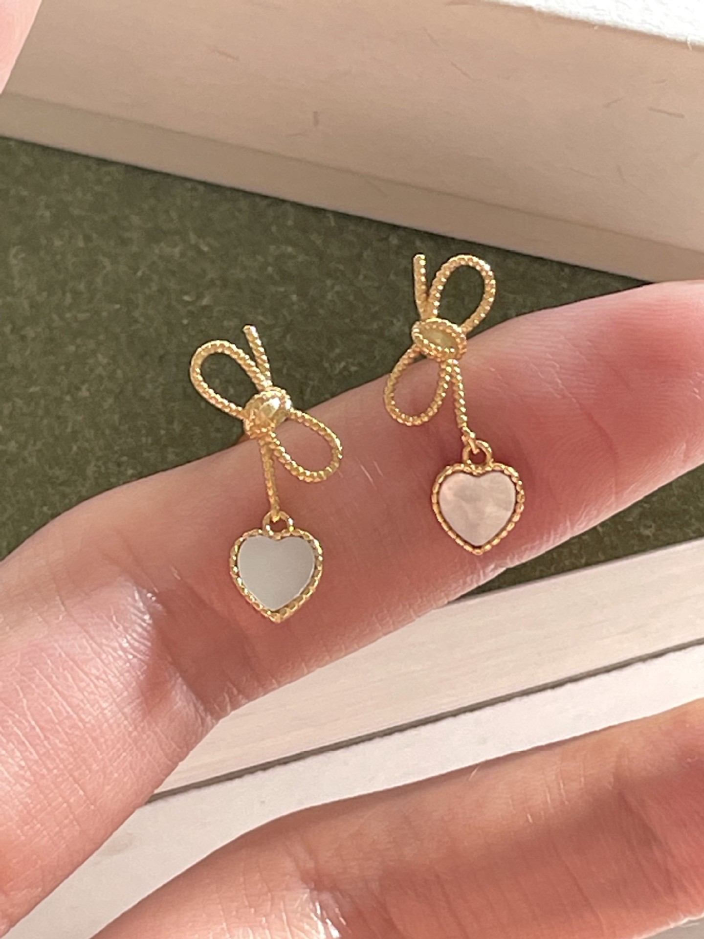 Heart Shape, Bow Knot Pattern All Seasons Season 1 Pair 18K Gold Plated 925 Sterling Silver Shell 925 Sterling Silver Earrings Heart Shape Bow Knot Drop Earrings