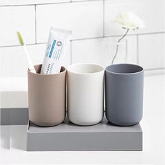 お風呂の無地うがいカップシンプルなカップルの歯ブラシカップ日系プラスチックブラシカップ旅行は携帯でロゴを印刷できます。