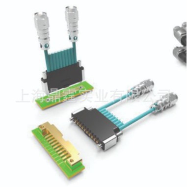 Amphenol CoreHC&trade; Ganged RF Interconnect System ����ϵͳ