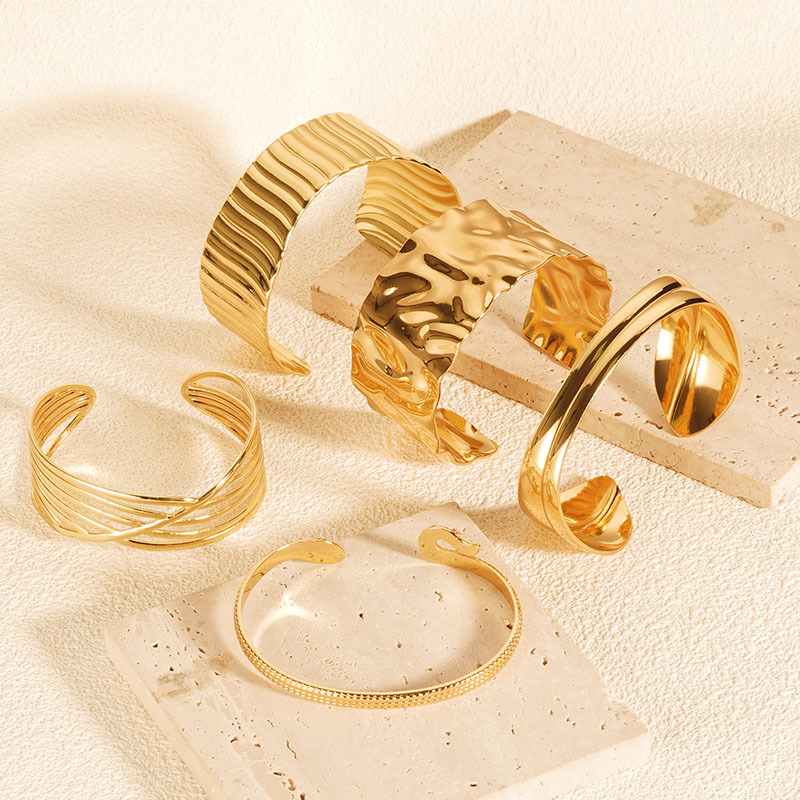 Personalidad transfronteriza exagerada geométrica en forma de C versión ancha pulsera de lava de lujo ligero 18k oro acero inoxidable apertura joyería de alta calidad