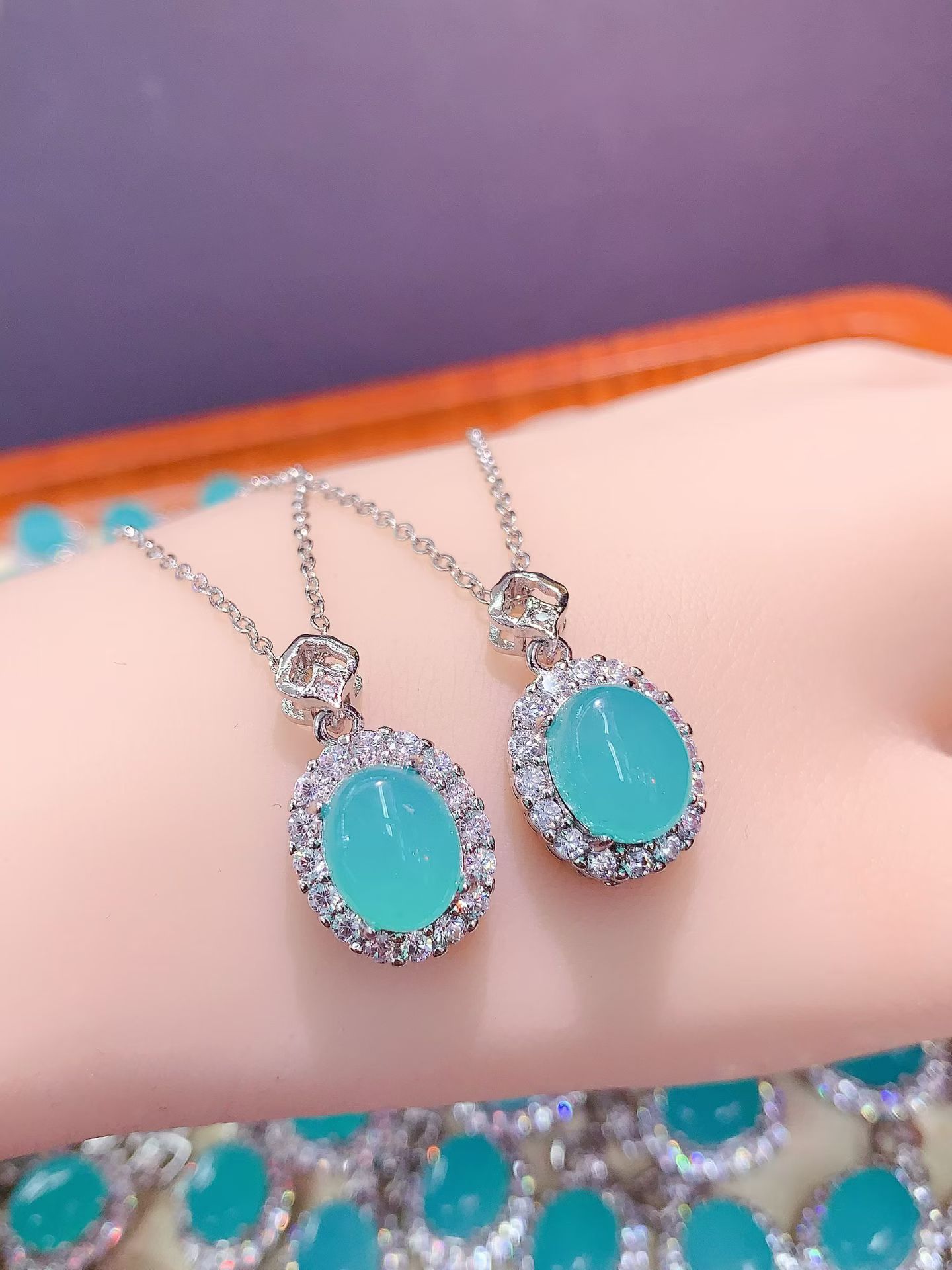 Factory wholesale natural amazonite pendant, exquisitely inlaid, elegant and versatile sweet potato style.