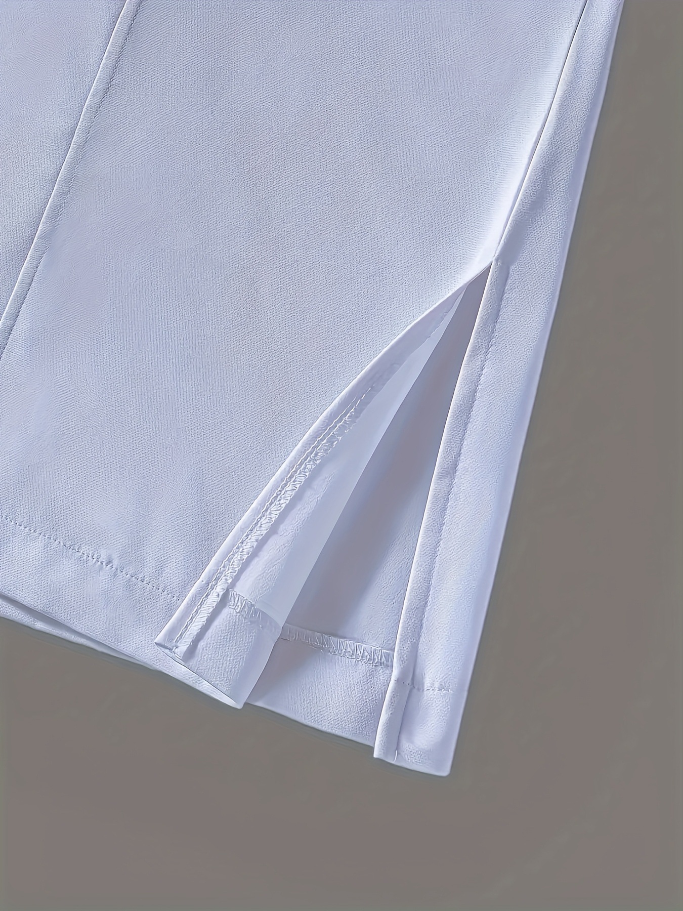 Ensemble vestimentaire pour homme d'inspiration modeste – Chemise élégante à boutons de style ethnique avec broderie traditionnelle, à la fois sobre et stylée pour les occasions spéciales_voghion.com