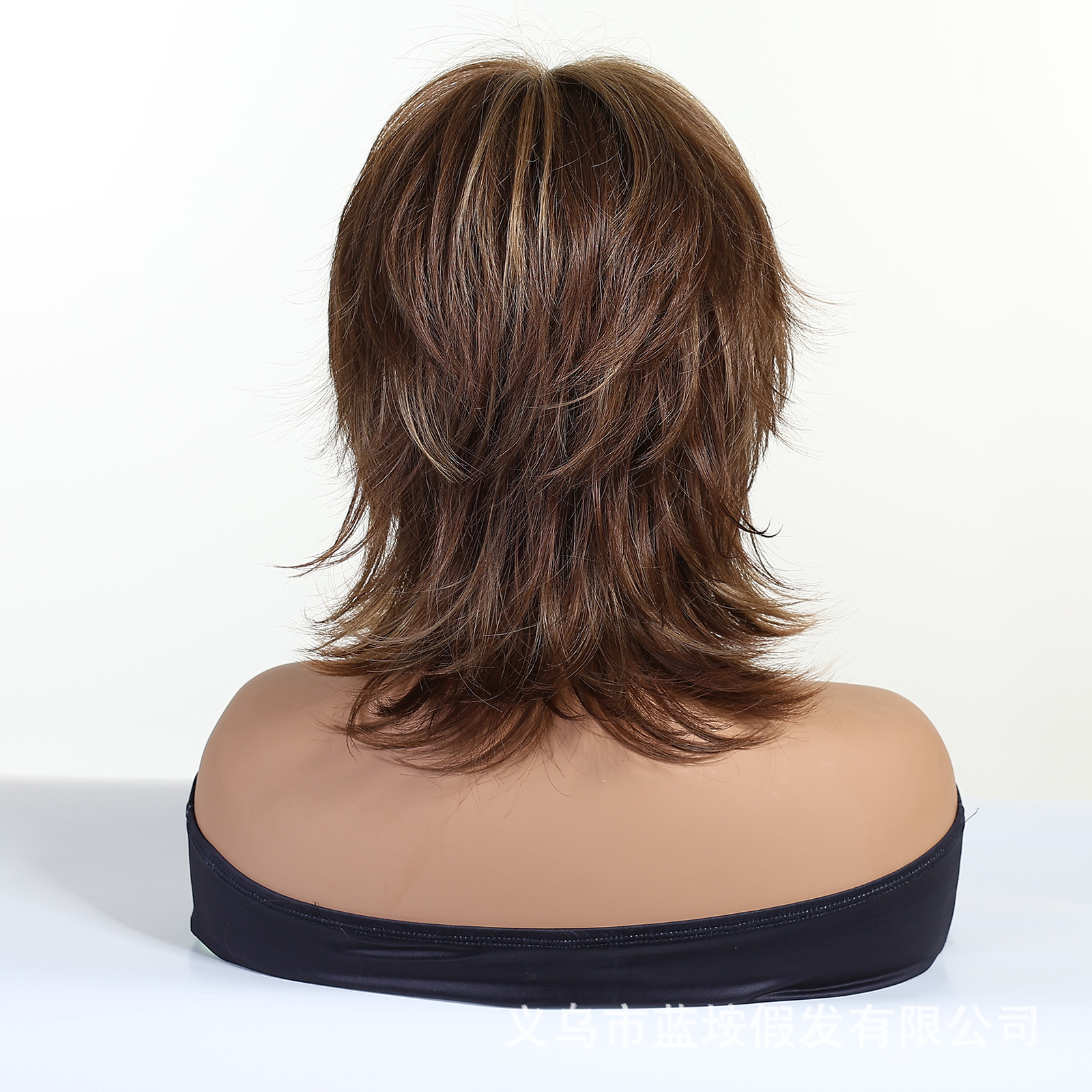 Hombres y mujeres parejas de alto nivel de cabello de cola de lobo toda la cabeza de tendencia europea y americana neutra corta cabeza de pez fibra química wigs