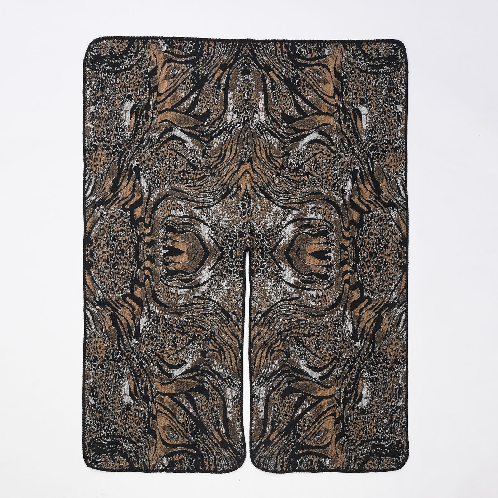 Sciarpa leopardata da donna per viaggi e foto di moda_voghion.com