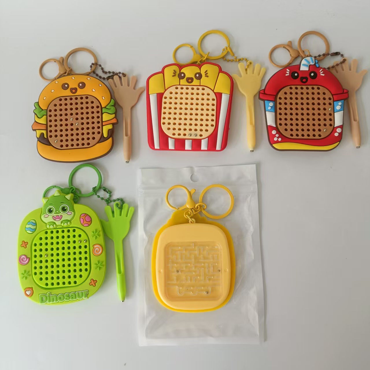 dibujos animados creativos bola de acero de atracción tablero de dibujo bolsas de llaves pequeño colgante descompresión tablero de dibujo magnético juguetes laberinto al por mayor