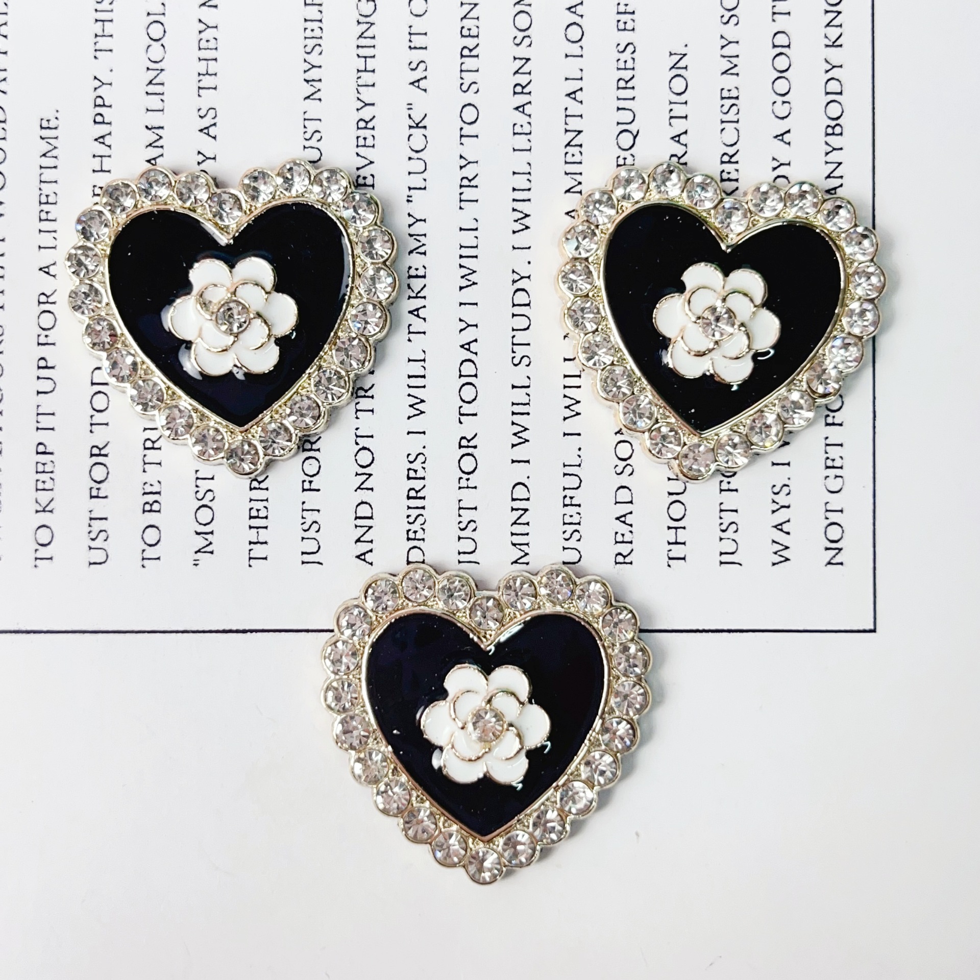Coreano pequeño arco de perlas fragrantes camellia amor diy accesorios accesorios pinzas de pelo agujeros zapatos bolsos materiales