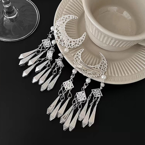 Ancient style Warring States robe, crescent tassel hairpin for women, 2024 new ethnic style Hanfu, side temple hairpin headgear