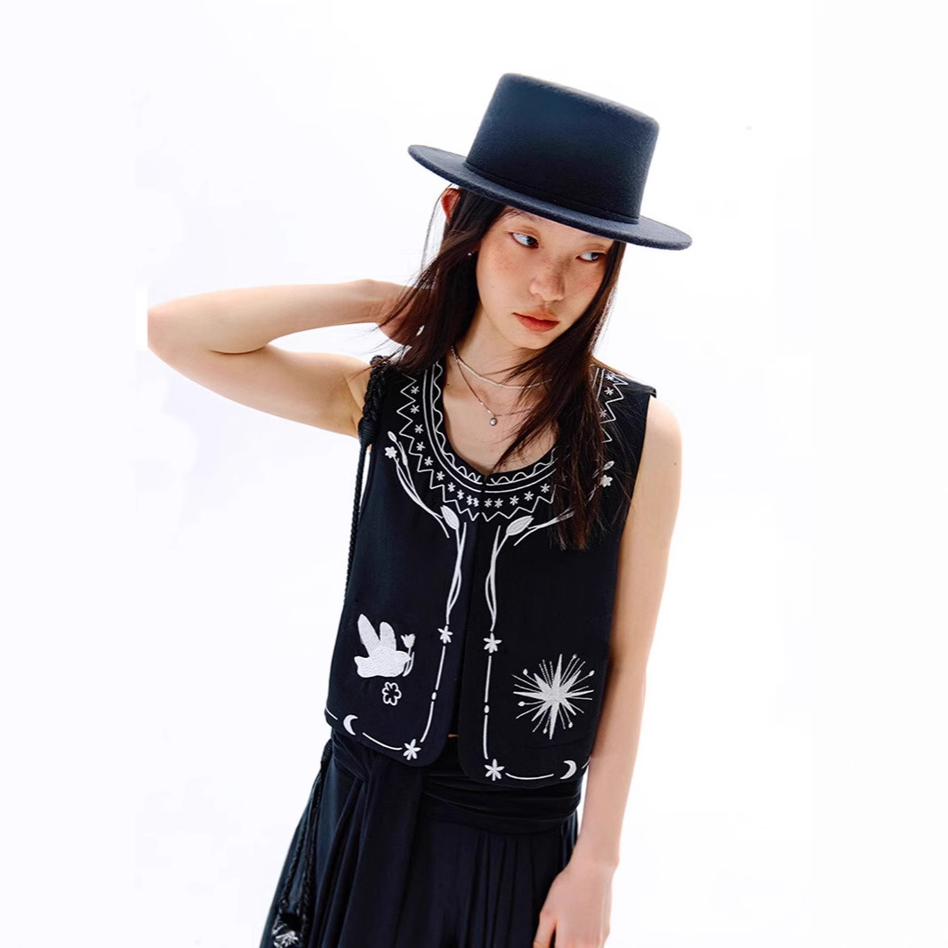 2025 Summer New Product Yunnan Xinjiang Travel and Vacation Style Embroidered Vest with Small Jacket for Women