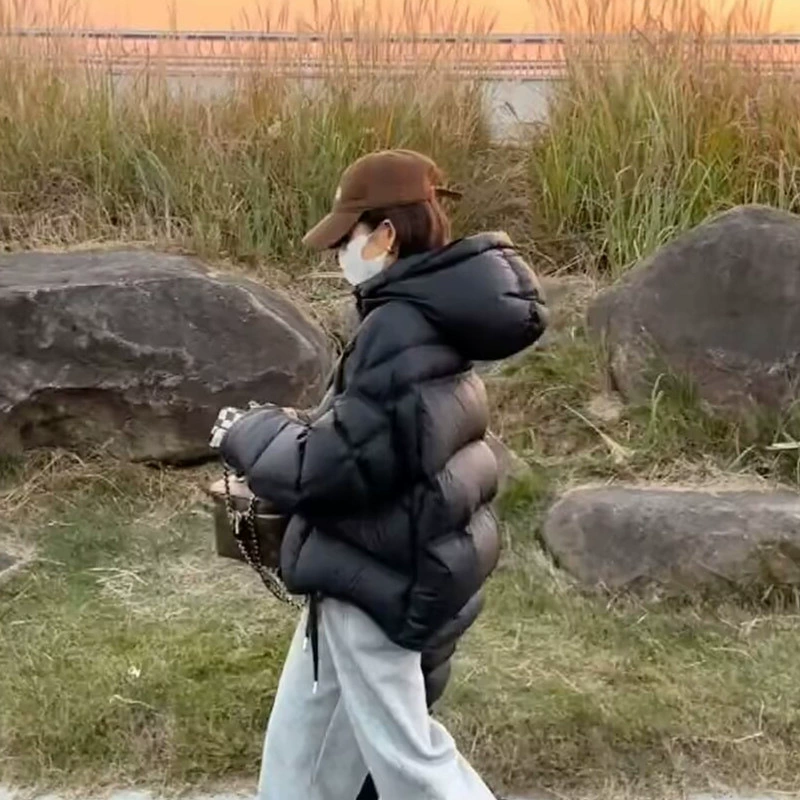 Пуховик с капюшоном на спине черепаха женский зимний новый 2024 зимний новый толстый теплый белый утиный бархатный хлебный костюм