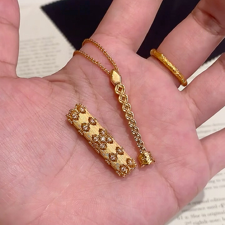 24K Gold-Plated, Color-Preserving, Vintage New Chinese Style Brushed Gold Copper Pendant, Snake Money Design, High-End Sweater Chain