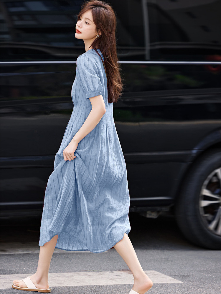 Đầm suông nữ midi họa tiết rỗng phối thắt lưng chất liệu mô phỏng tơ trời — Màu xanh da trời