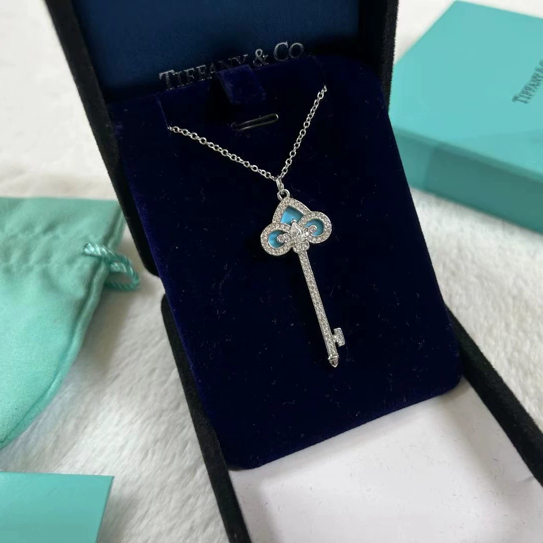 Platinum necklace, fashionable sweater for keys, universal chain for key bag , 18 carat white gold, light luxury style