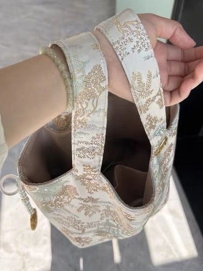 女性のための新しい中国風の脇の下バッグ 2024 夏刺繍ニッチハイエンドシングルショルダーハンドバッグ|undefined