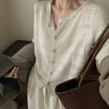 Factory direct sales: new women’s jacquard knit cardigan with shimmering threads, versatile, loose-fitting, slimming, and long-sleeved, lightweight sweater Factory direct sales: new women’s jacquard knit cardigan with shimmering threads, versatile, loose-fitting, slimming, and long-sleeved, lightweight sweater