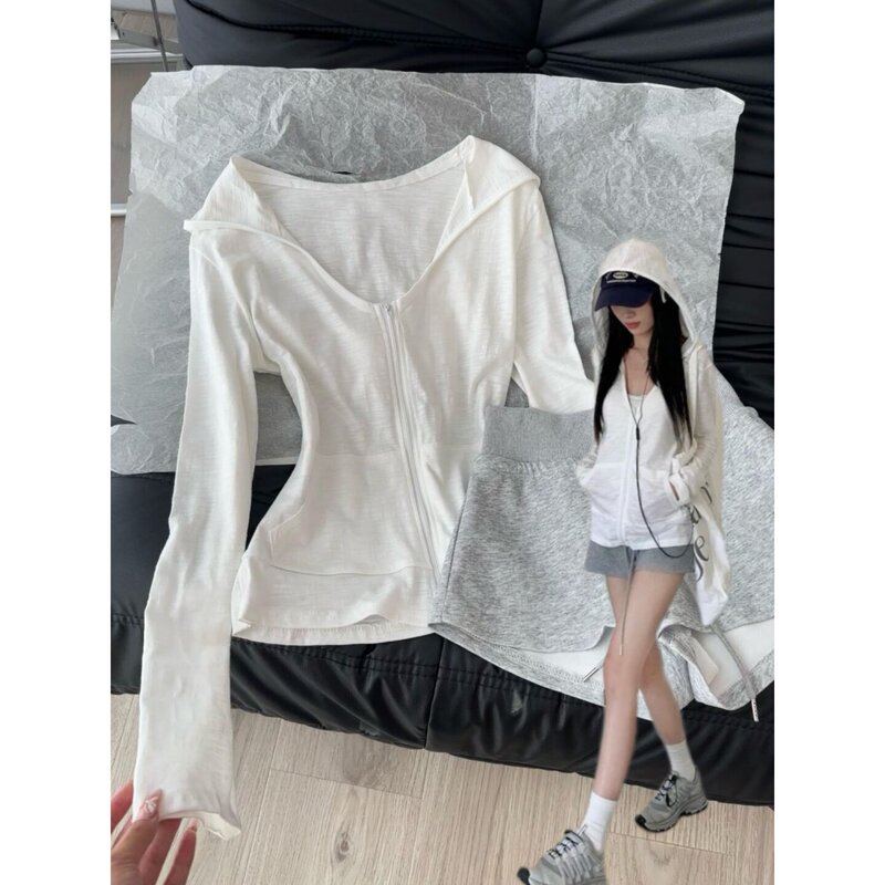 White Slim-Fit Hooded Sun Protection Jacket, Very Stylish Thin Coat for Women, Early Spring/Summer 2026, Short Pants Sports Two-Piece Set