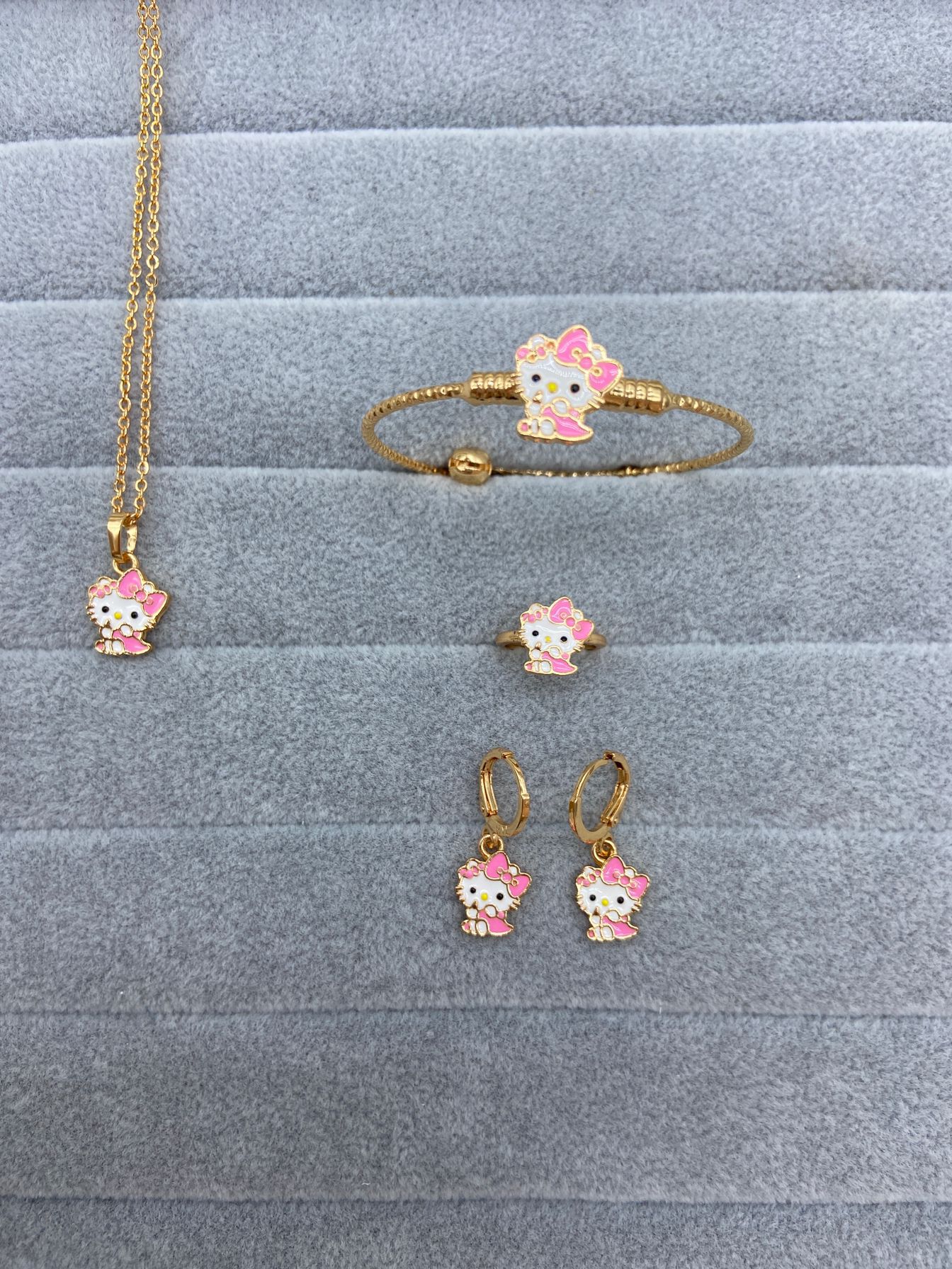 Juegos de joyería para niños transfronterizos de dibujos animados lindos anillos pendientes brazaletes colgante collar adyacente de cuatro piezas