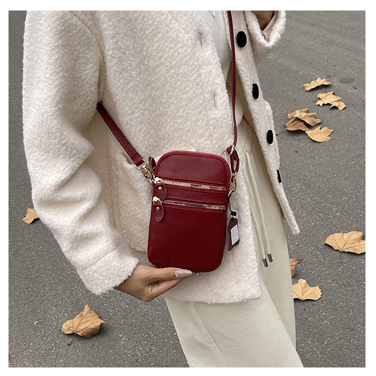 Women's Solid Color Genuine Leather Zipper Phone Wallets display picture 3