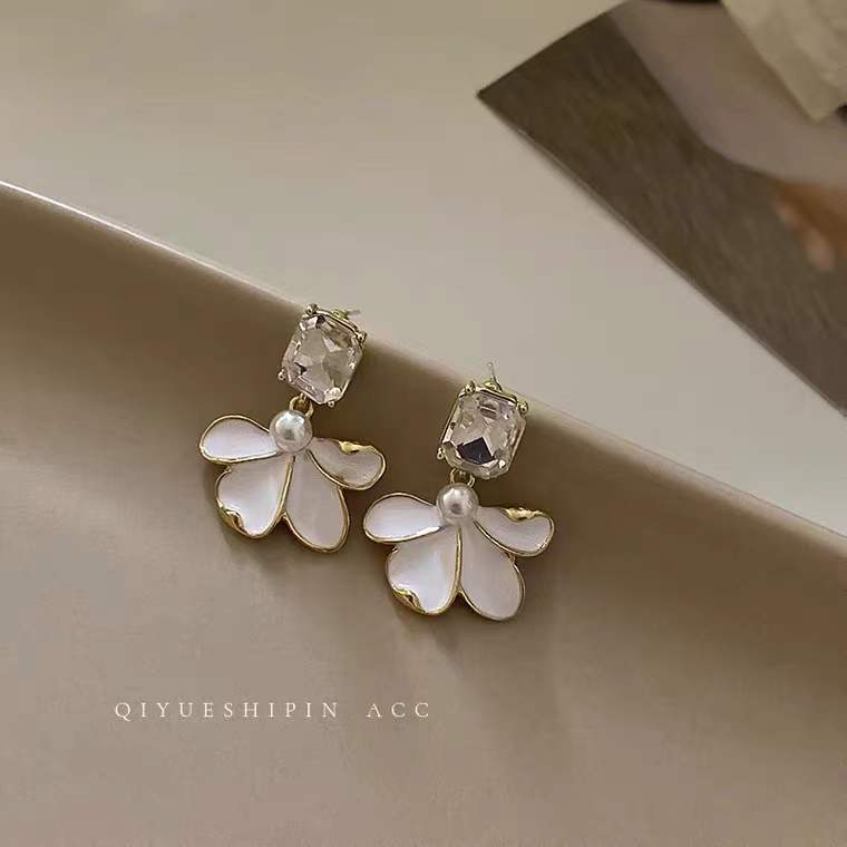 11-703 White (5)