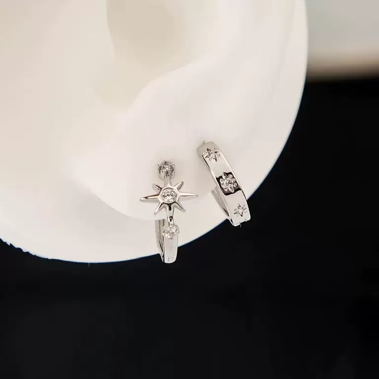 Sweet and cool asymmetrical hexagram earrings, high-end minimalist style stud earrings for women, unique design cross hoop earrings