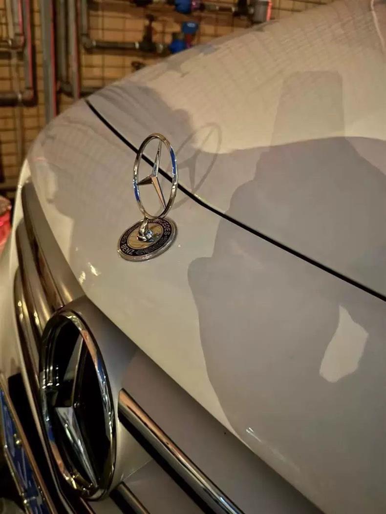 Suitable for Mercedes-Benz Vito, A-Class, B-Class, GLC, GLA, GLE, and V260L models; used for modifying the engine hood with a custom emblem