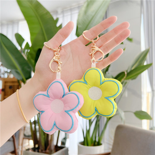 Trendy and exquisite fabric flower key chain pendant for women, cute plush flower car key chain ring bag pendant