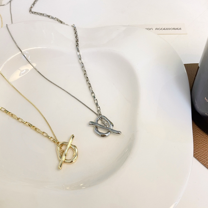 欧米の冷淡なスタイルのネックレスは金属感がシンプルで、デザインのネックチェーンのファッションがクールな新型の鎖骨チェーン6480です。