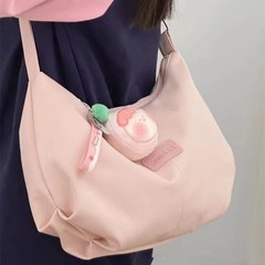 大容量餃子バッグの女性はシンプルで、新しいカジュアルなショルダーバッグとカジュアルな大学生の授業で通勤しています。
