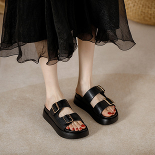 Thick-soled slippers for women outerwear 2024 this summer's latest fairy-style fashionable versatile internet-famous beach flat sandals