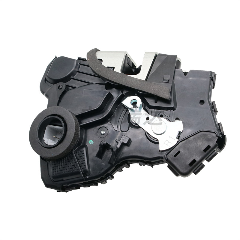 69030 - 0C050 es adecuado para la máquina de cerradura de automóviles Toyota cerradura de la puerta de la locomotora cerradura de la puerta trasera transfronteriza