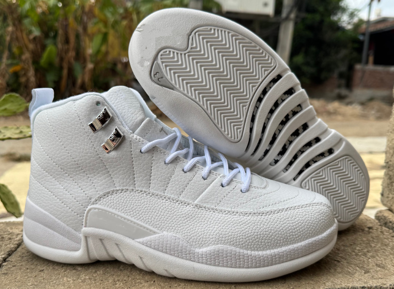 Comercio exterior Putian transfronterizo aj12 Chicago toro negro y blanco Gama azul negro y púrpura azul real Joe 12 zapatillas de baloncesto para hombres y mujeres