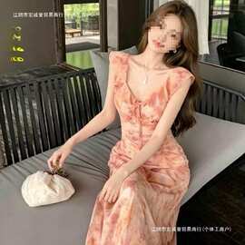 韩国2026夏新款茶歇粉色荷叶边碎花V领连衣裙绝美收腰显瘦长裙女