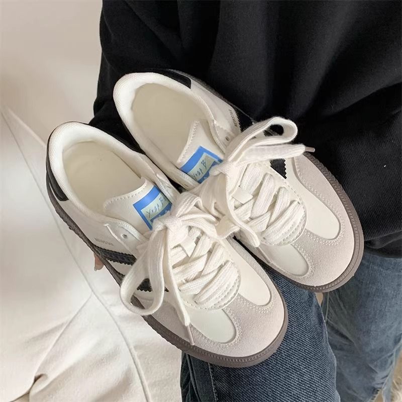 Retro zapatos de entrenamiento de la mujer 2025 primavera nuevos zapatos blancos de moda universal nicho zapatos deportivos casuales para estudiantes