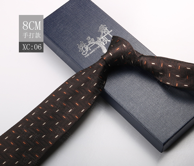 ネクタイの男性は韓国版のイギリスのレトロな茶色の縞の8cmの手で欧米風の学生の出勤職業の服を打ちます。