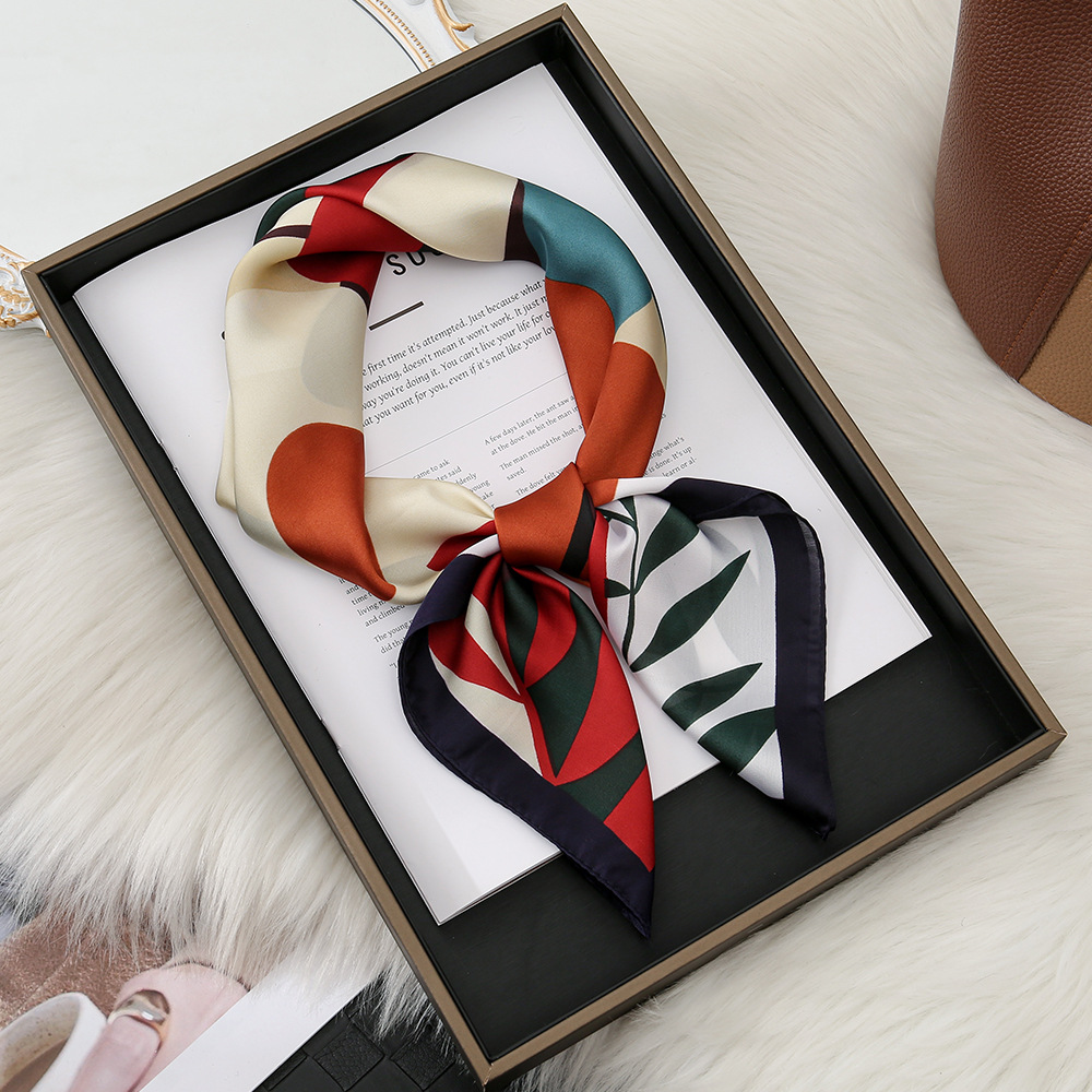 Nuevas flores transfronterizas de moda bufandas de seda 70 bufandas cuadradas de seda de impresión de color accesorios de alta calidad bufandas damas