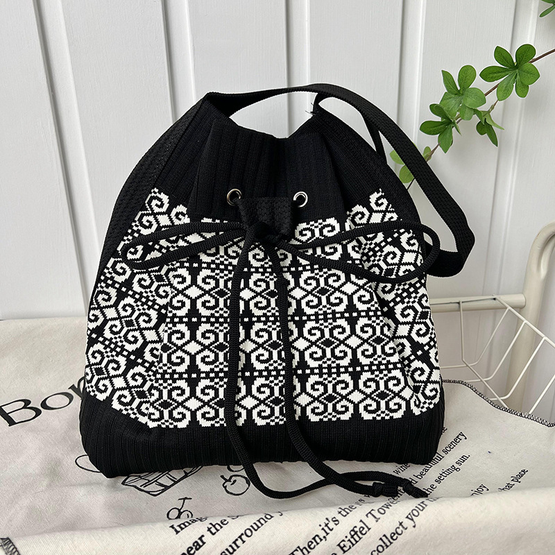 Bolsa de cubo de punto nuevo diseño japonés y coreano simple bolso de hombro de moda femenina versátil bolso portátil de viaje de verano