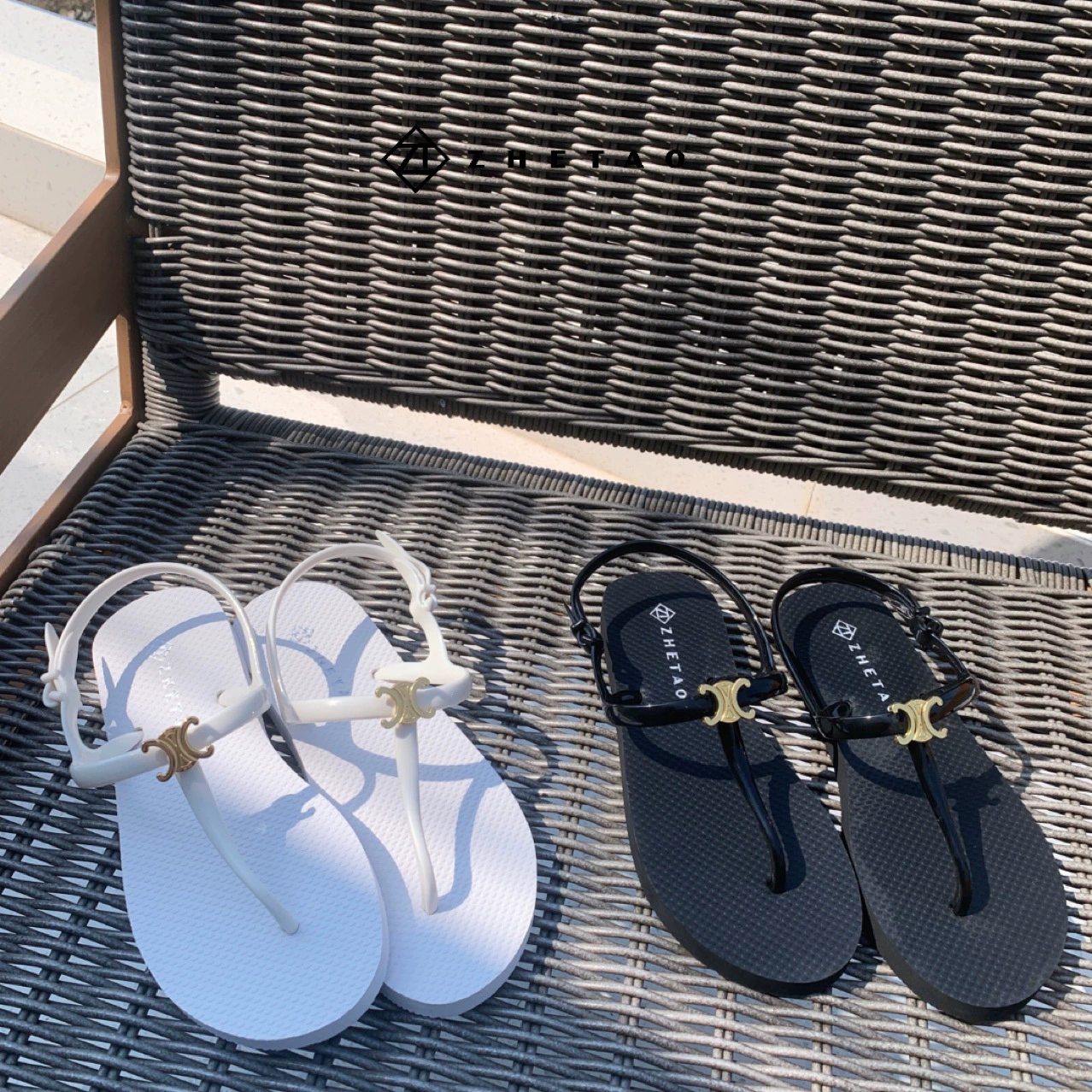 Летние новые корейские плоские однотонные шлепанцы с металлической пряжкой, универсальные, нескользящие, повседневные, удобные пляжные сандалии