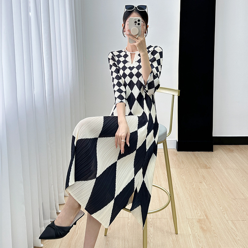 Foreign trade Sanzhai dress women's 2023 autumn new diamond printed high-end pleated 3/4 sleeve midi dress