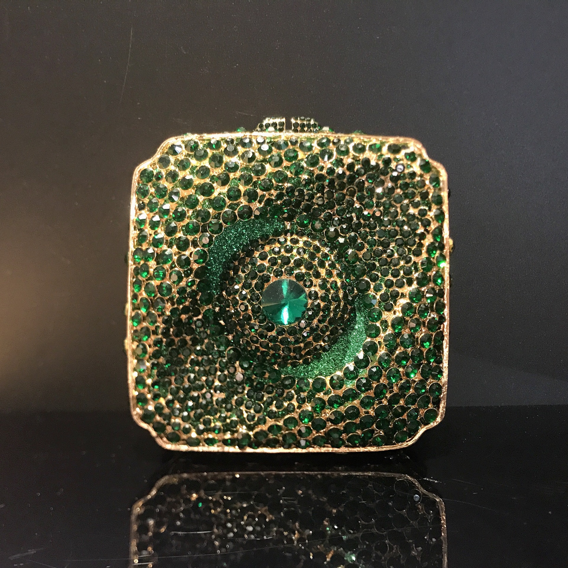 Hardware verde / dorado