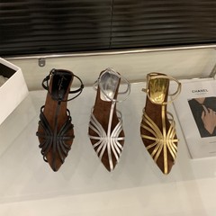 ニッチウェッジハイヒールシルバーポインテッドトゥサンダル婦人靴 2025 新しい夏スカート薄いストラップローマンシューズ