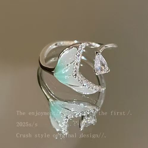 Ring with stone with zircon, gradient
