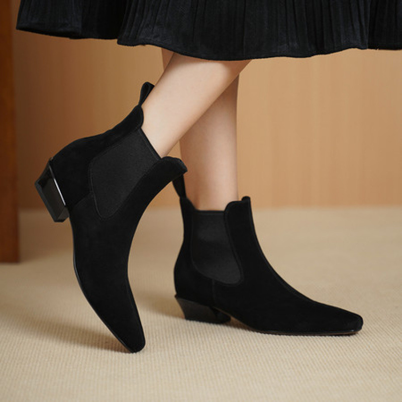 切尔西短靴女2025秋冬新款真皮磨砂英伦风低跟大小码马丁靴女单靴