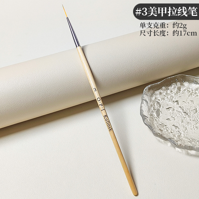 原木の竿の4本の色絵の線は花の筆のネイルブラシのセットのネイルアートの筆の色絵のペンを引きます。|undefined