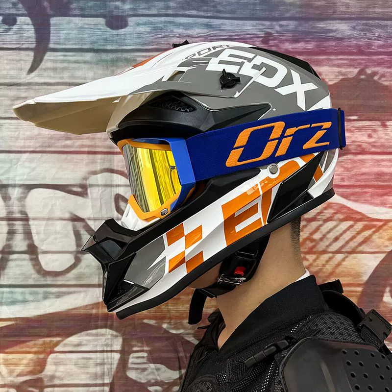 Off-road mountain electric car for cycling, half helmet