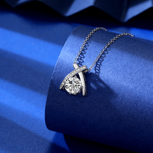 Women's Simple Elegance Diamond-embellished Cross Four-claw 2-carat Necklace, Korean Style, Lockchain, Dropshipping One Piece