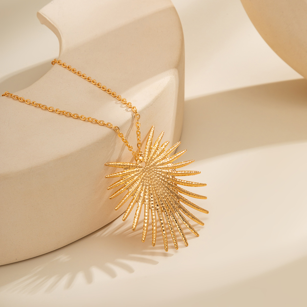 Exaggerated Heart Shape Iron Womenu0027S Pendant Necklace