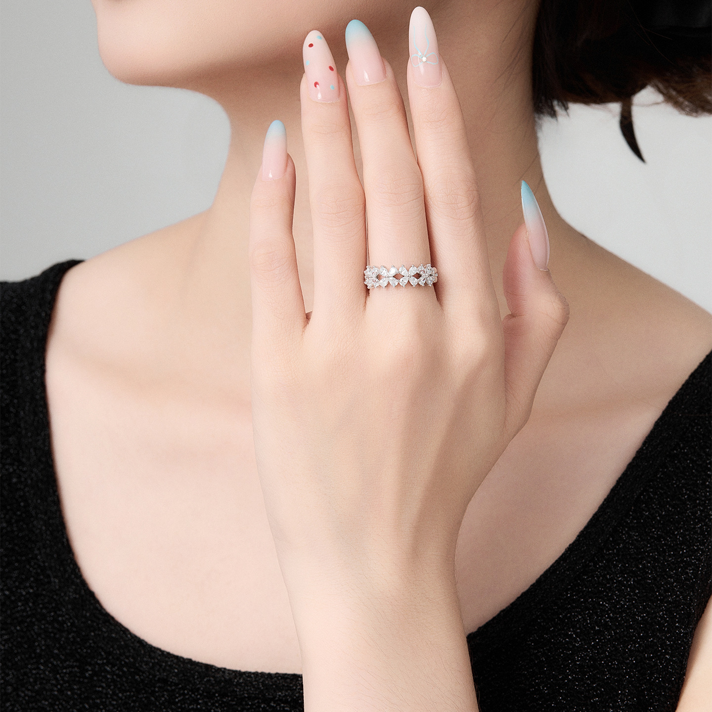 Xuping nicho de moda de cuatro hojas de flores cerradas anillo de dedo incrustado combinación cuadrada de óxido de circonio simple anillo de viento para mujeres