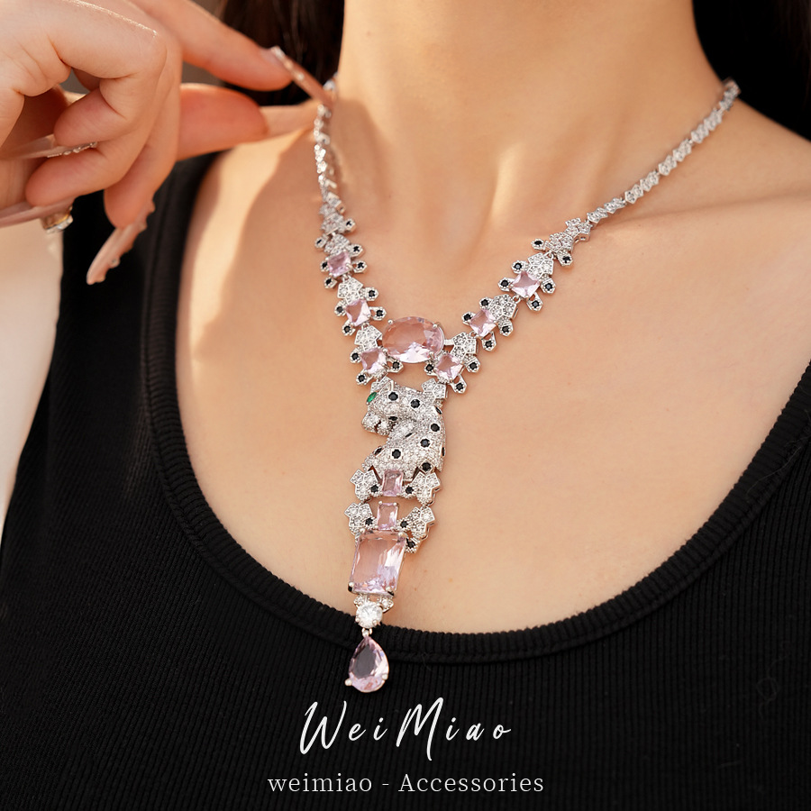 Corte exquisita zircon leopardo collar de hebilla cuadrada ligera de lujo nicho cadena de clavícula personalidad temperamento conjunto de joyas